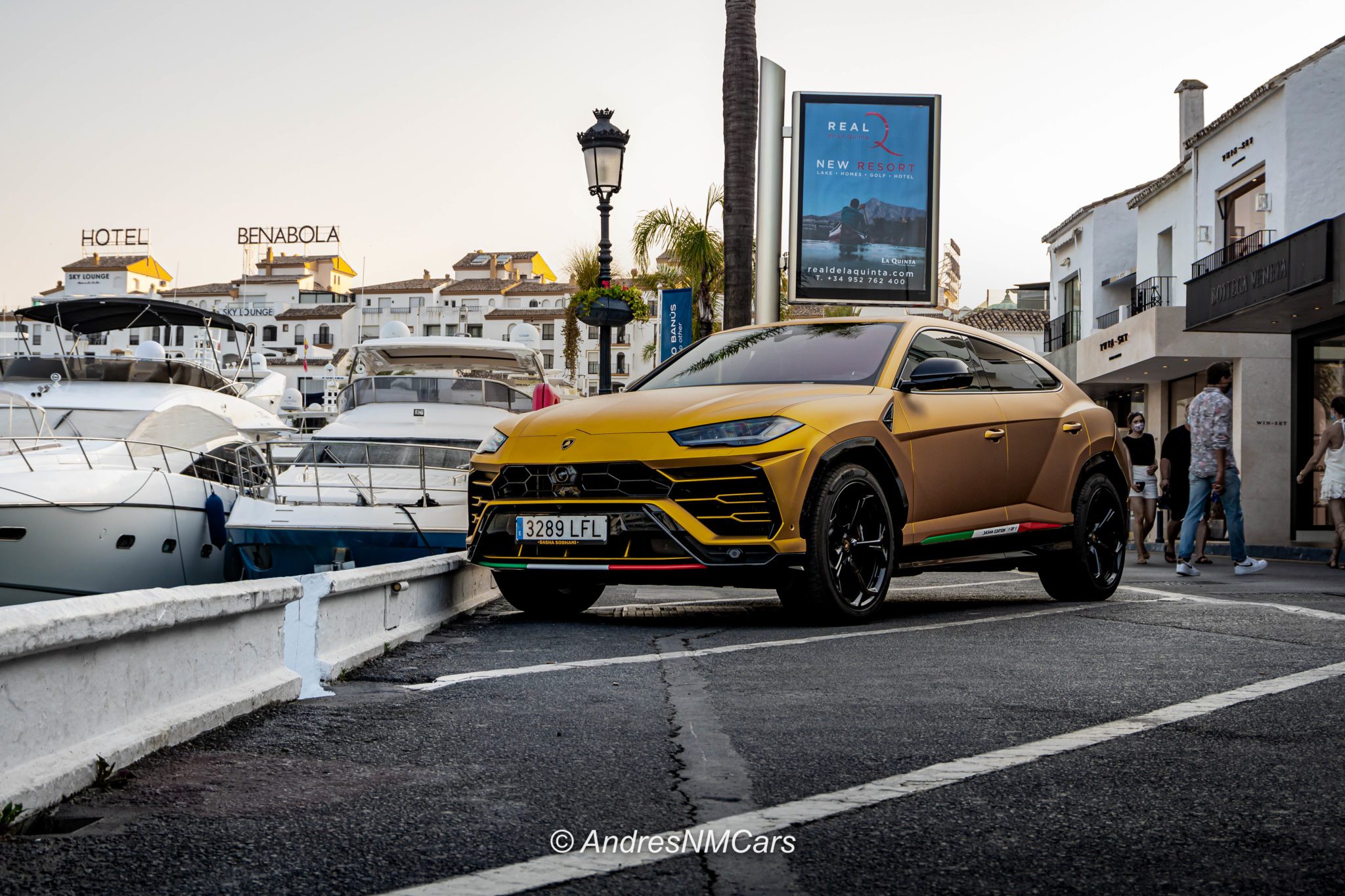 Car Spotter Q.Martinez ubicando en Marbella, Puerto Banús