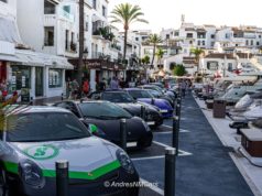 Exposición 6to6 de Supercoches en Puerto Banús