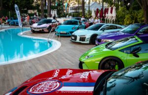 Time To Shine de Marbella Motorsports en la piscina del Hotel Hard Rock Hotel