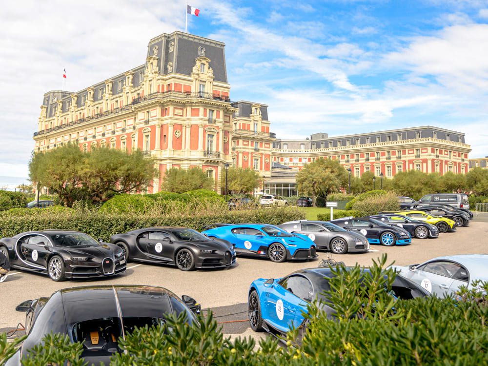 Bugatti Grand Tour Europe 2023 en el Hotel Biarritz fotografiado por The French Spotter