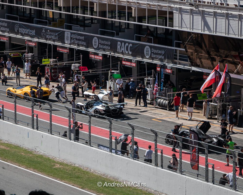 De Tomaso, Apollo Intensa Emocione y Pagani Huayra R en el Boxes del Circuit de Barcelona