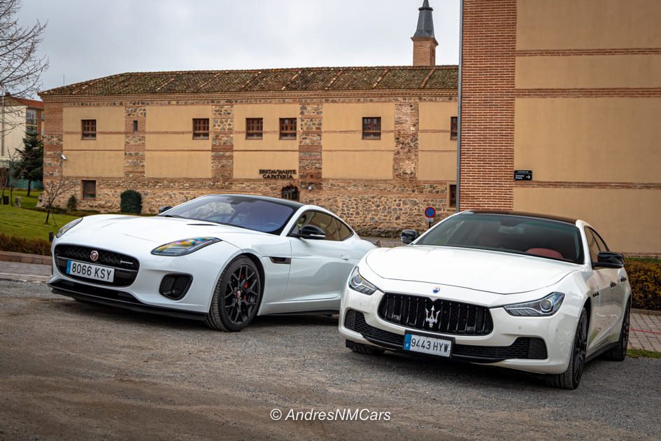 Jaguar F-Type y Maserati Ghilbi en el Evento de Navidad de Supercars Drivers Community en Segovia