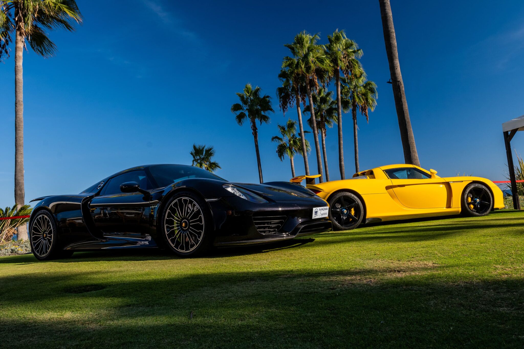 Porsche Carrera GT y Porsche 918 en la exposición del concurso elegancia costa del sol