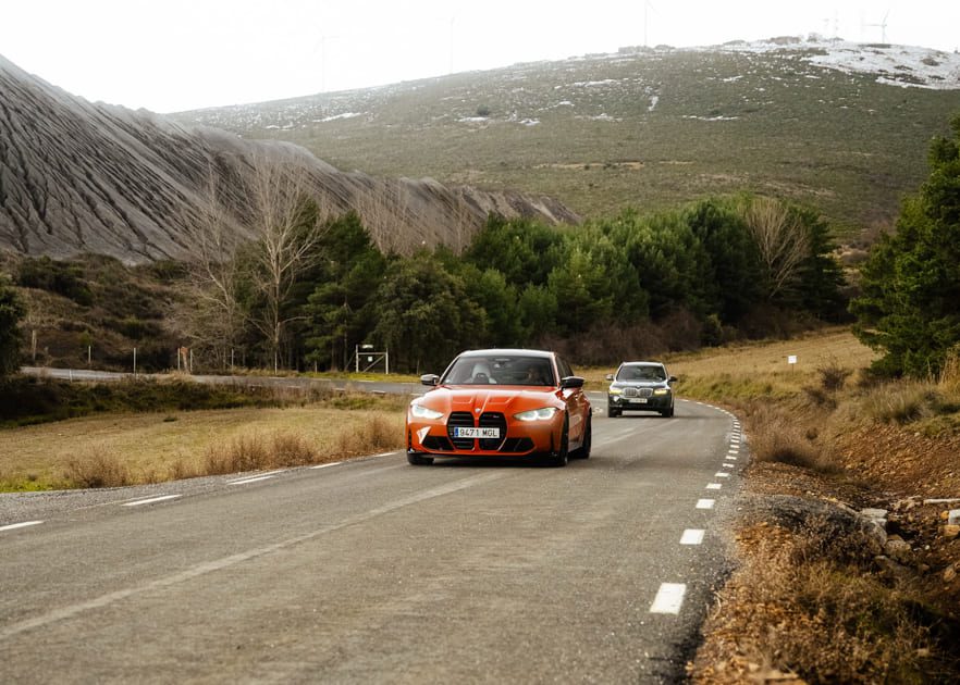 BMW M3 de ruta de montaña por pueblos de Ávila con Roadstr fotografiado por @byplas_