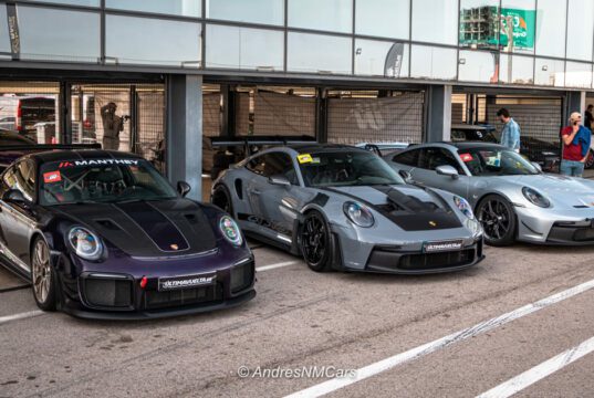 Porsche 992 GT3 RS, Porsche GT2 RS Manthey y Porsche 992 GT3 en el trackday de última vuelta en el circuito del Jarama