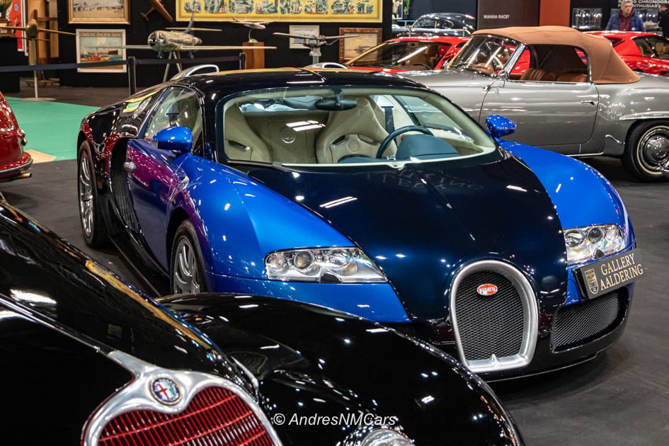Bugatti Veyron en el salon de Retromobile Paris