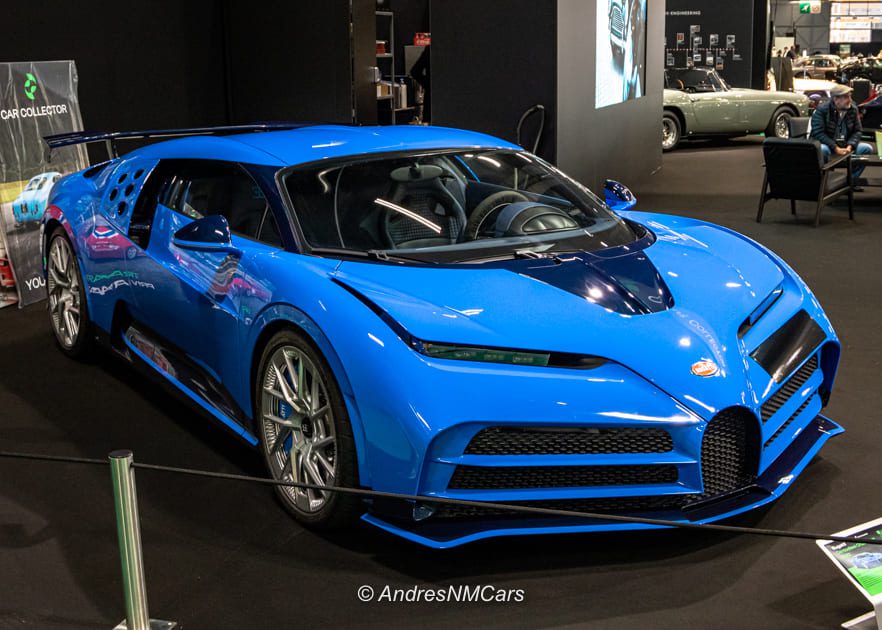 Bugatti Centodieci en el salon de Retromobile Paris