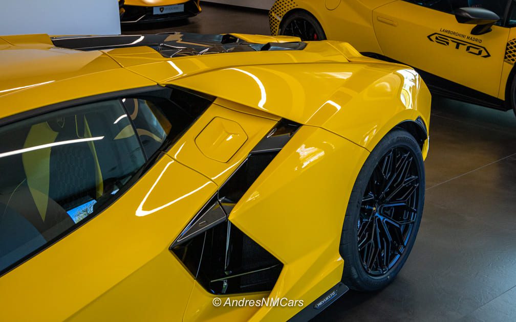 Detalles del lateral del Lamborghini Revuelto