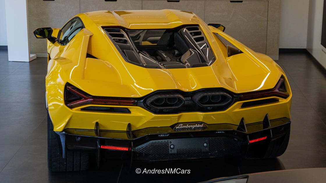 Trasera y Motor del Lamborghini Revuelto