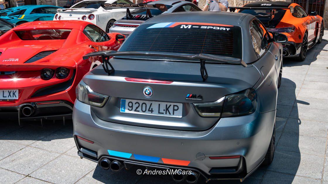 BMW M4 Competition en la parada de avituallamiento en Hoyocasero de la Ruta 6to6 Madrid por su 18 Aniversario