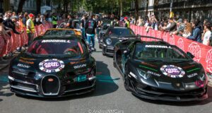 Bugatti Chiron y Lamborghini Aventador SVJ en la salida del Rally Modball 2024 en Londres