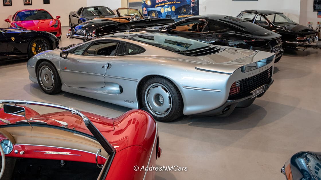 Jaguar XJ220 en el concesionario Joe Macari