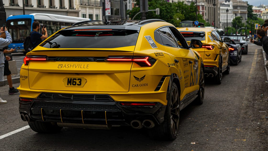 Lamborghini Urus participante en la Yiannimize Gran Tour 2024 en Madrid