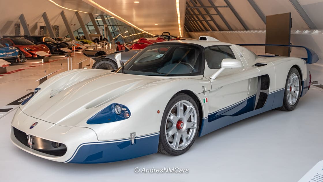 Maserati MC12 en la exposición De la Pista al Asfalto de Mobility City