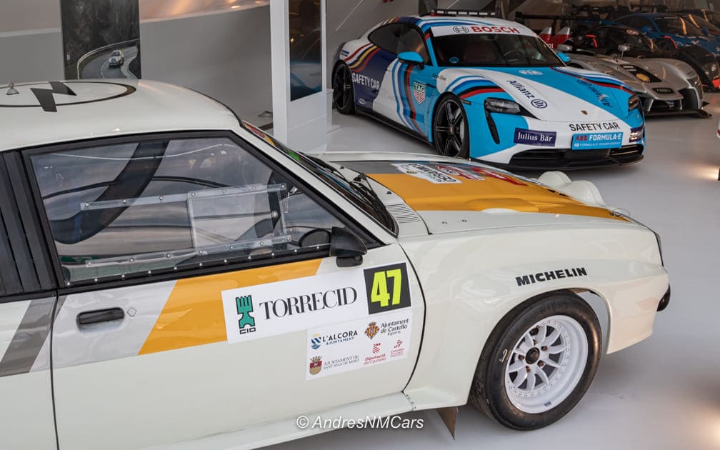 Opel Manta 400 y Porsche Taycan Safety Car de la Fórmula E