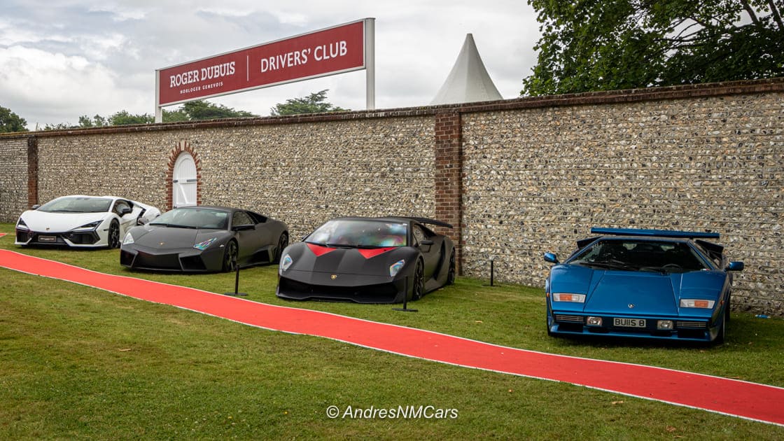 Parking Superdeportivos con Lamborghini Sesto Elemento y Reventón