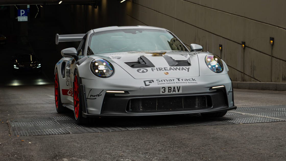 Porsche 992 GT3 RS participante en la Yiannimize Gran Tour 2024 en Madrid