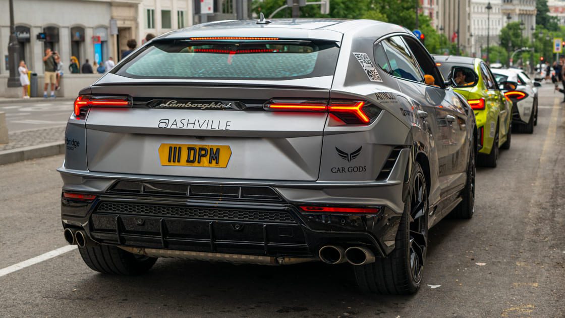 Lamborghini Urus participante en la Yiannimize Gran Tour 2024 en Madrid