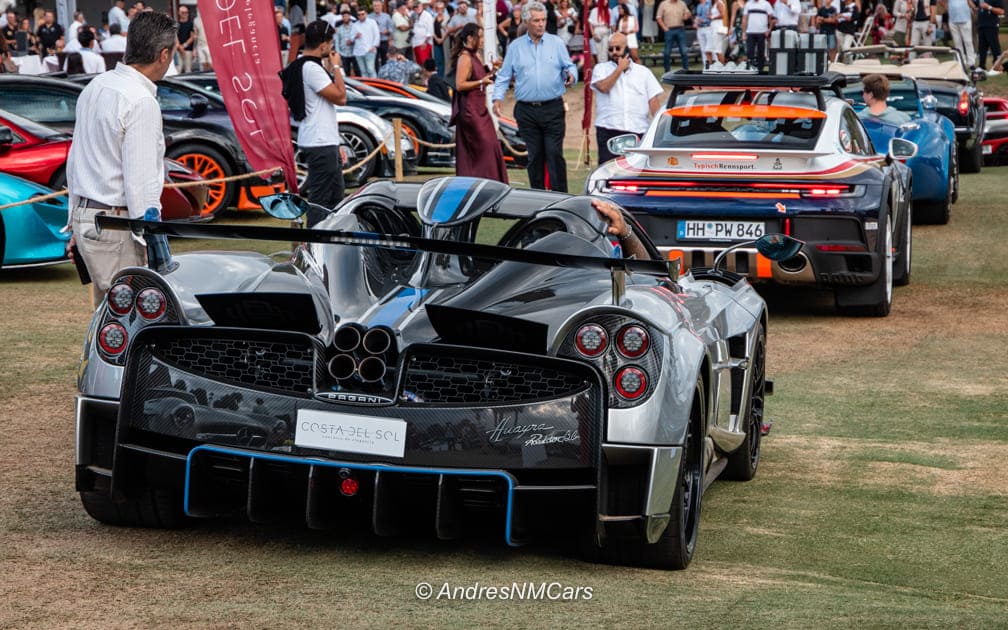 Desfile del tercer Concurso de Elegancia Costa del Sol organizado por Magna Supercars