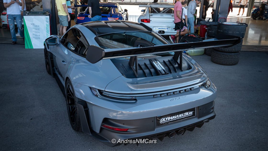 Porsche 992 GT3 RS en el Trackday de Superdeportivos organizado por Últimavuelta en el circuito del Jarama