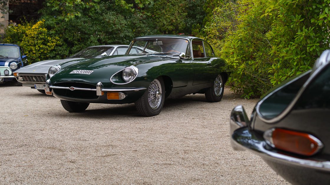 Jaguar E-type y Ferrari 208 GTB asistentes al evento Breakfast and Cars organizado por Ifyoulikecars