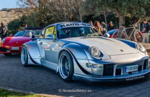 Porsche RWB y Ferrari 430 en el evento Roadstr Christmas Breakfast en Guadalajara