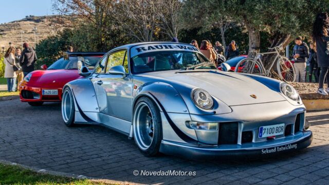 Porsche RWB y Ferrari 430 en el evento Roadstr Christmas Breakfast en Guadalajara