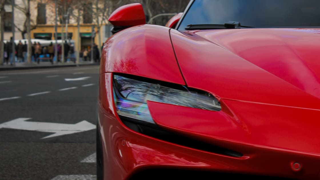 Ferrari SF90 spotteado en calle Serrano de Madrid