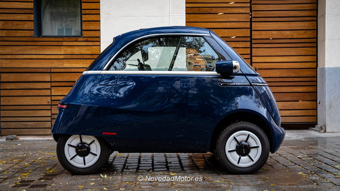 Perfil del Microlino con la puerta cerrada