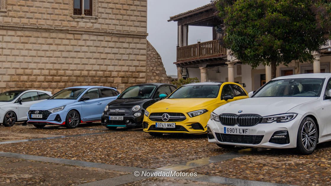 Exposición en Cogolludo de la Ruta organizada por Automotiva Club en Guadalajara