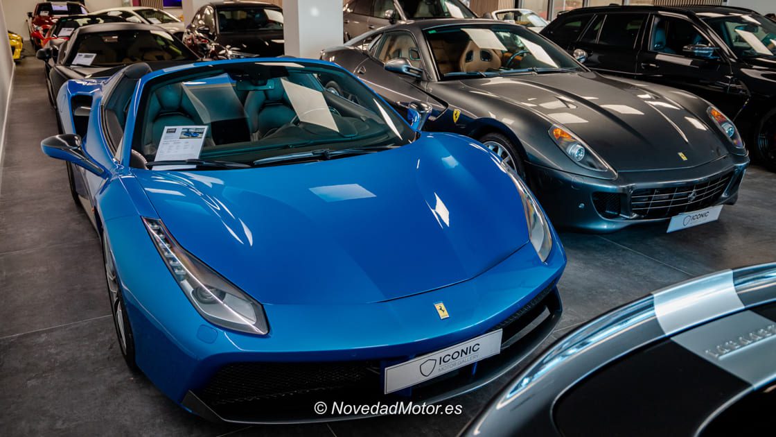 Ferrari 599 GTB y Ferrari 488 Spyder en ICONIC Motor Gallery