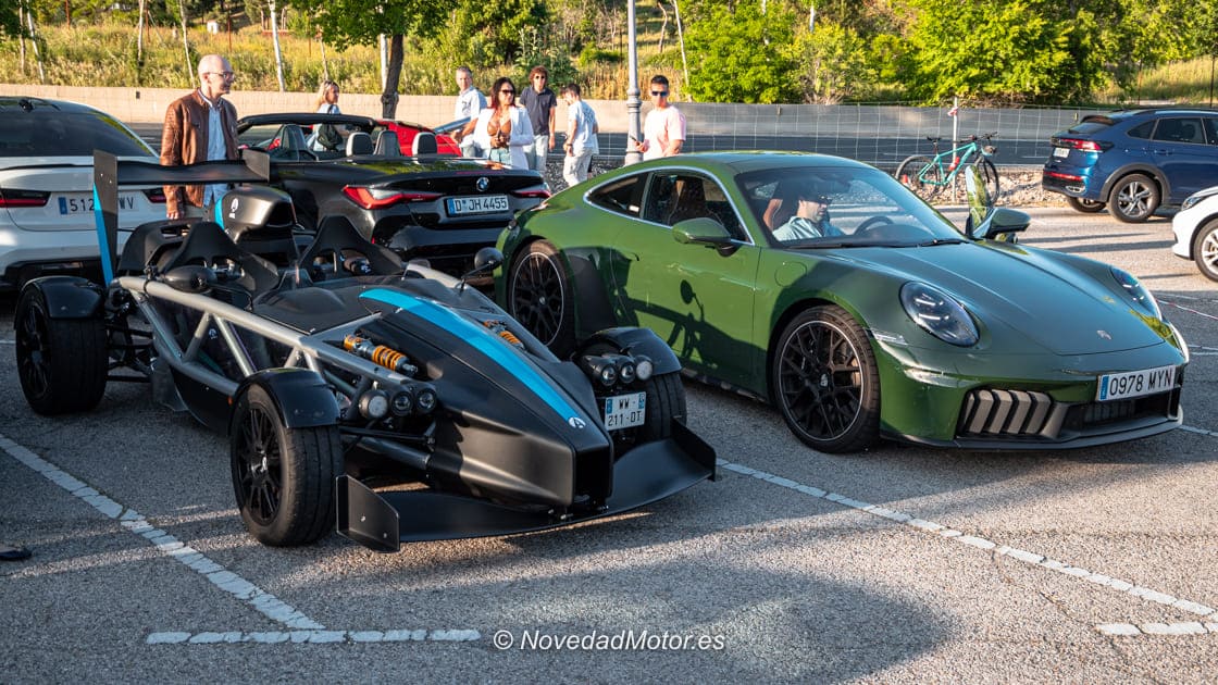Porsche 911 992 Cuarenta Edition y Ariel Atom en el Afterwork de Roadstr en Madrid