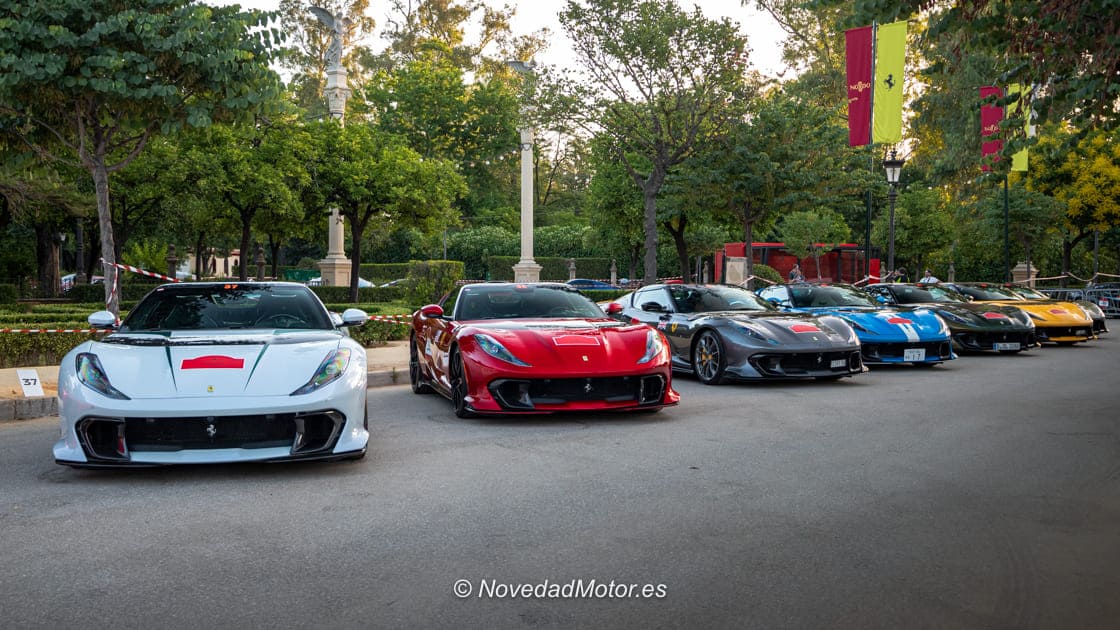 Zona de Ferrari 812 Competizione de la Ferrari Cavalcade 2025 en Sevilla