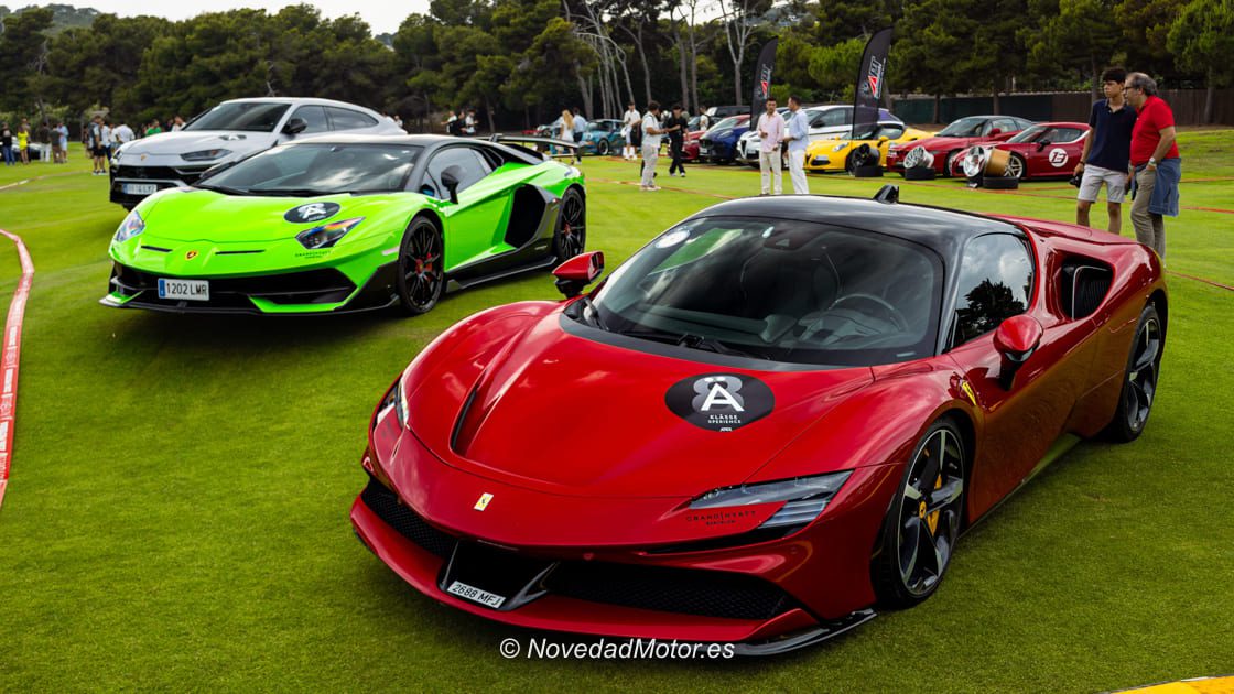 Lamborghini Aventador SVJ y Ferrari SF90