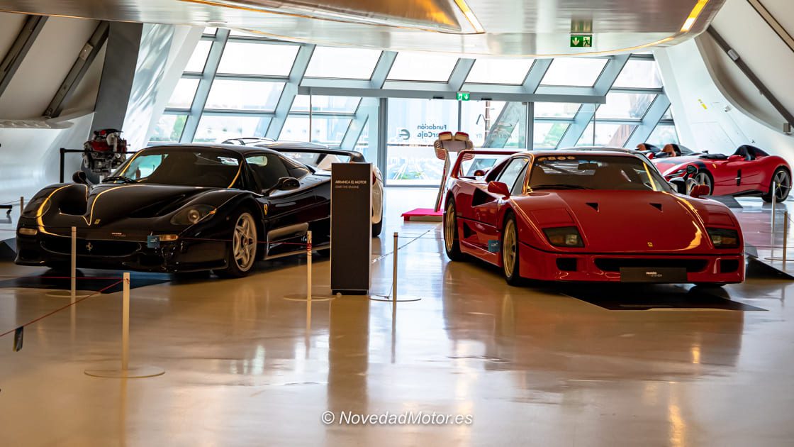 Ferrari F40 y Ferrari F50 en la exposición Ferrari de Mobility City Zaragoza