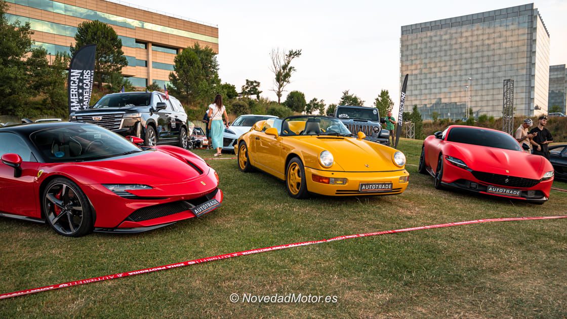 Ferrari SF90, Porsche Speedster y Ferrari Roma de Autotrade en Autobello Madrid 2025