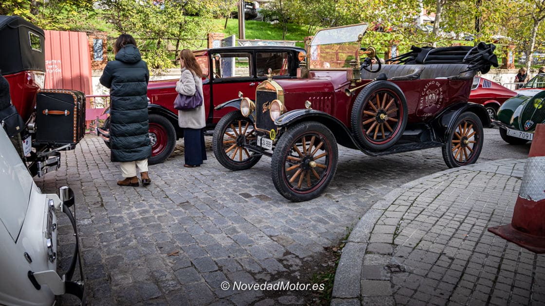 preclasicos-y-coches-historicos-autopia-en-brocante-museo-del-ferrocarril.jpg