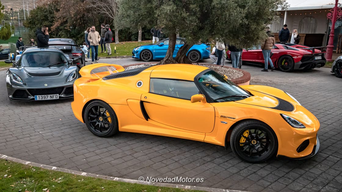 Lotus Exige Final Edition y otros superdeportivos en el Evento Navideño RoadStr