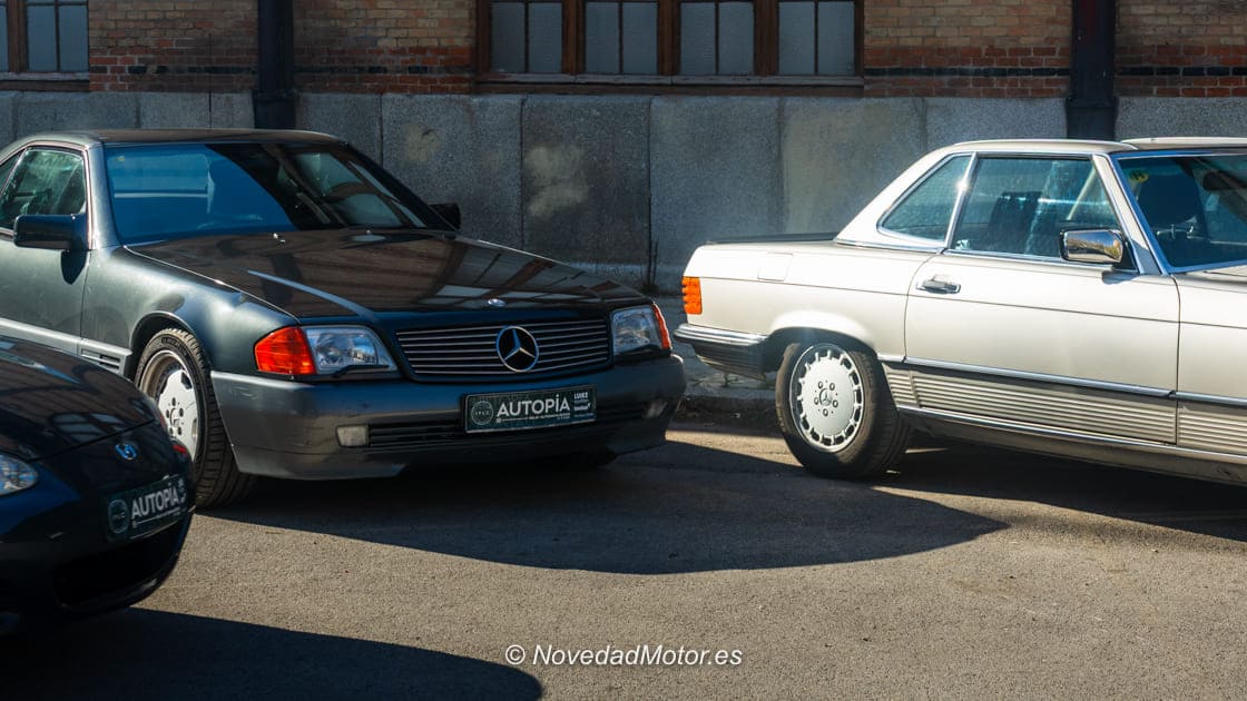 Mercedes clásicos coupé alineados en la concentración Autopía en Brocante en Madrid