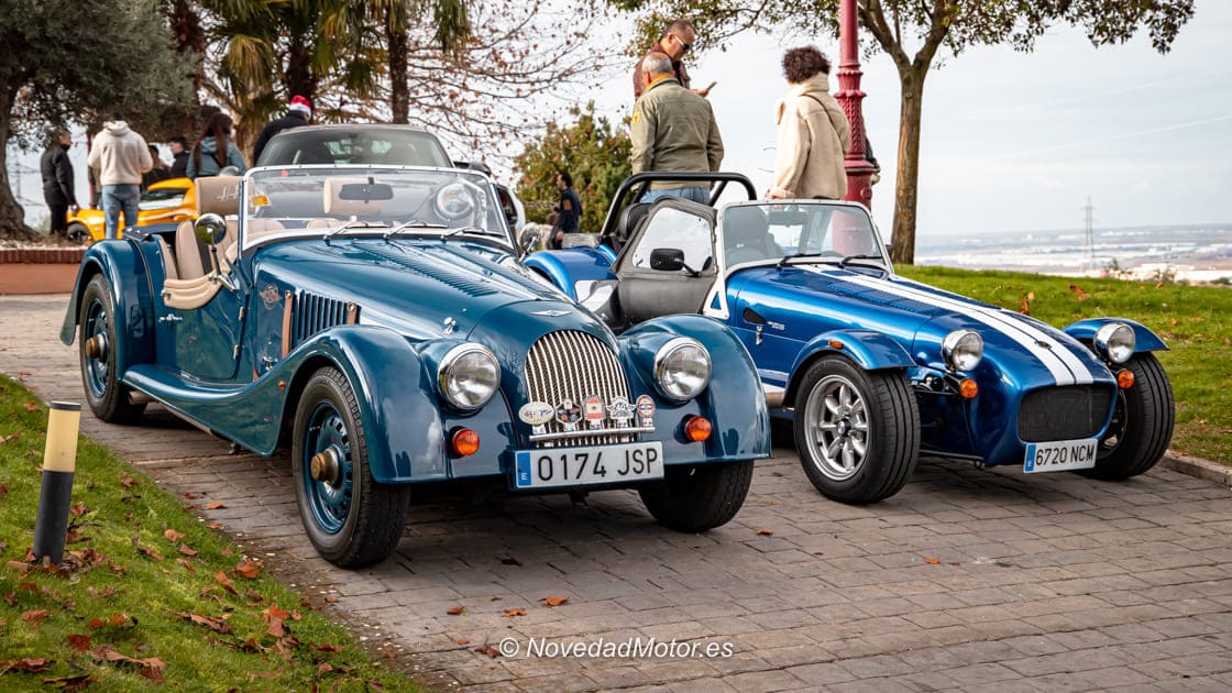 Morgan y Caterham en la zona de asistentes del Evento Navideño RoadStr
