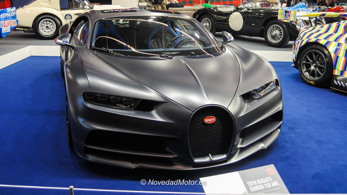 Bugatti Chiron Sport 110 Ans del stand de Fiskens en Retromobile París 2026 Bugatti Chiron Sport 110 Ans del stand de Fiskens en Retromobile París 2026