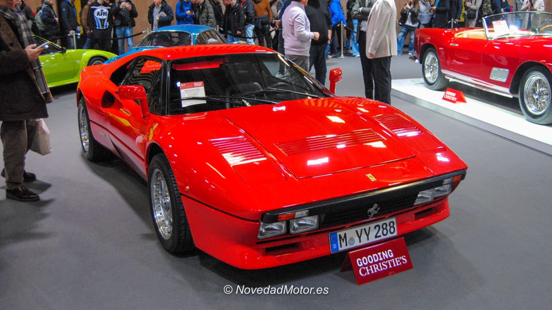 Ferrari 288 GTO del stand de Gooding Christies en Retromobile París 2026 Ferrari 288 GTO del stand de Gooding Christies en Retromobile París 2026
