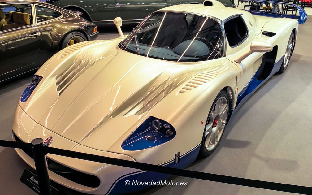 Maserati MC12 del stand de Joe Macari en Retromobile París 2026 Maserati MC12 del stand de Joe Macari en Retromobile París 2026