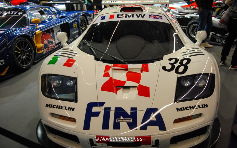 McLaren F1 GTR del stand de Joe Macari en Retromobile París 2026 McLaren F1 GTR del stand de Joe Macari en Retromobile París 2026