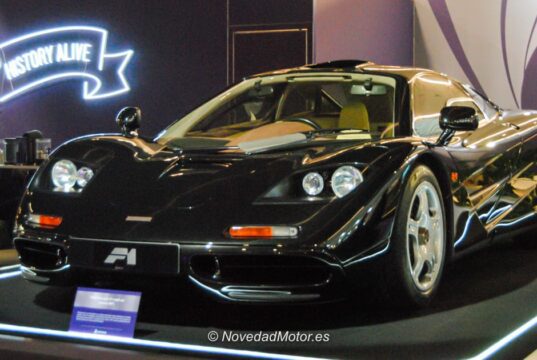McLaren F1 del stand de Kidston en Retromobile Paris 2026