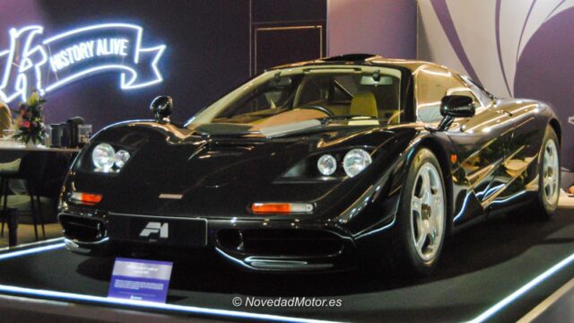 retromobile-paris-2026-stand-kidston-mclaren-f1 McLaren F1 del stand de Kidston en Retromobile Paris 2026