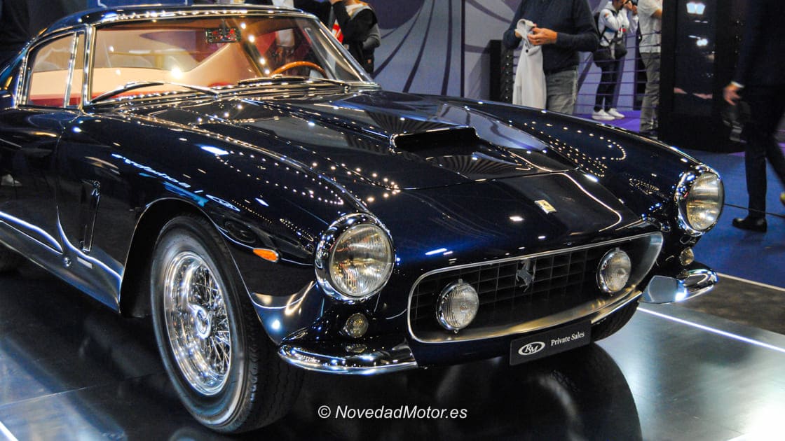 Ferrari 250 GT SWB Berlinetta del stand de RM Sothebys en Retromobile París 2026 Ferrari 250 GT SWB Berlinetta del stand de RM Sothebys en Retromobile París 2026