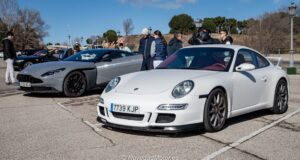 Porsche 911 GT3 y Aston Martin DB11 en el RoadStr Breakfast Madrid.
