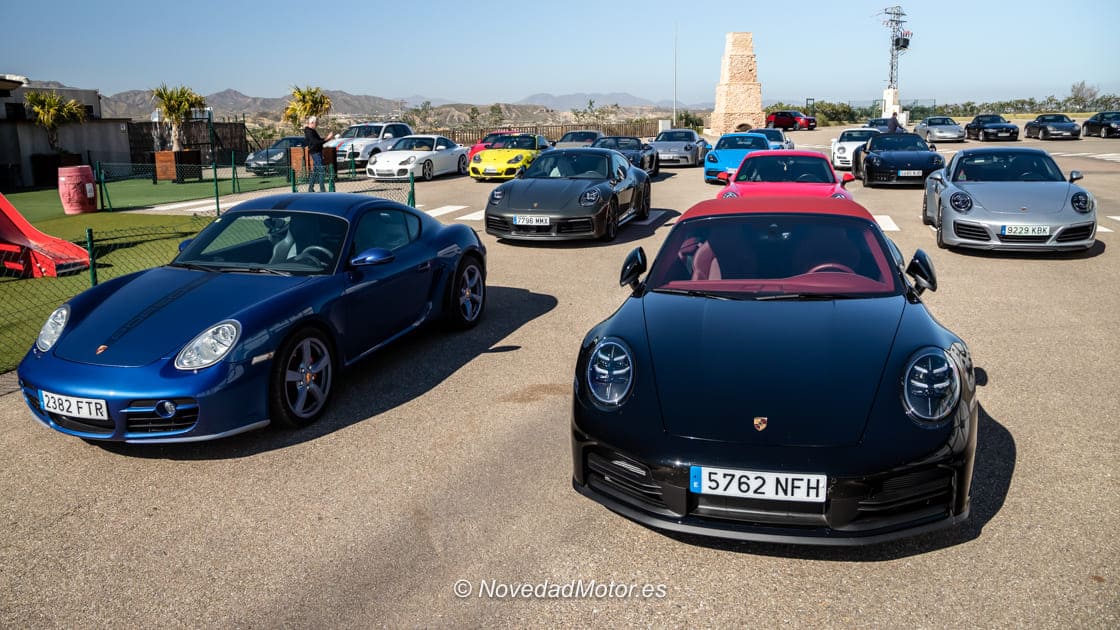 Parking de la Ruta Costa de Almería organizada por Club Porsche Granada - Almería en el restaurante la fábrica Parking de la Ruta Costa de Almería organizada por Club Porsche Granada - Almería en el restaurante la fábrica