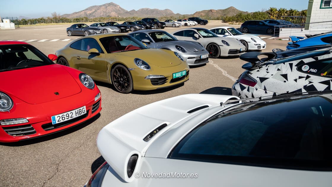 Parking de la Ruta Costa de Almería organizada por Club Porsche Granada - Almería en el restaurante la fábrica Parking de la Ruta Costa de Almería organizada por Club Porsche Granada - Almería en el restaurante la fábrica